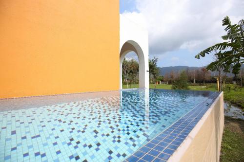 Swimming pool sa o malapit sa Focaccia Manor B&B