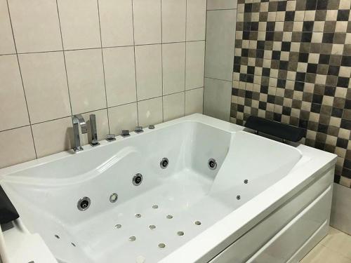 a large white bath tub in a bathroom at Estrella del Norte -Villas Los Gigantes in Acantilado de los Gigantes