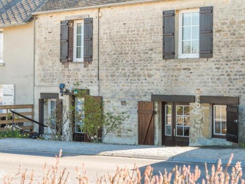 Simplistic Holiday Home in St-Laurent-sur-Mer with Terrace