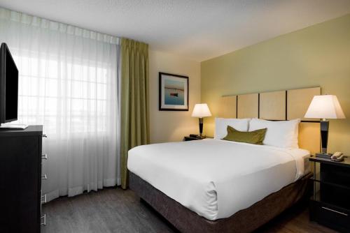 Ένα ή περισσότερα κρεβάτια σε δωμάτιο στο Candlewood Suites Richmond West End Short Pump, an IHG Hotel