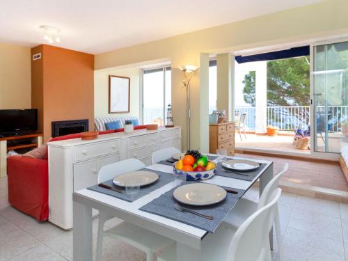 A seating area at Apartment El Niu by Interhome