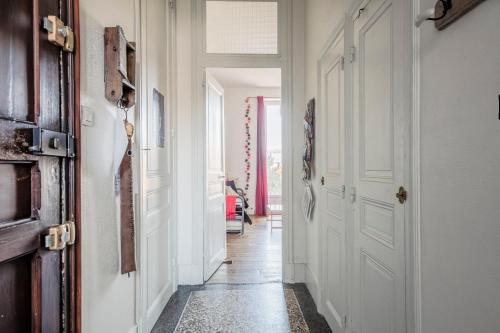 a hallway with white walls and a door at Le Denfert, 40m2 avec vue in Grenoble