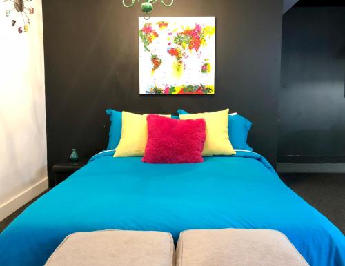 Postel nebo postele na pokoji v ubytování Luxury house 3 bedrooms with Inground pool 10 min to major attractions