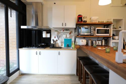 a kitchen with white cabinets and a counter top at Dongshan Yi Hostel in Dongshan