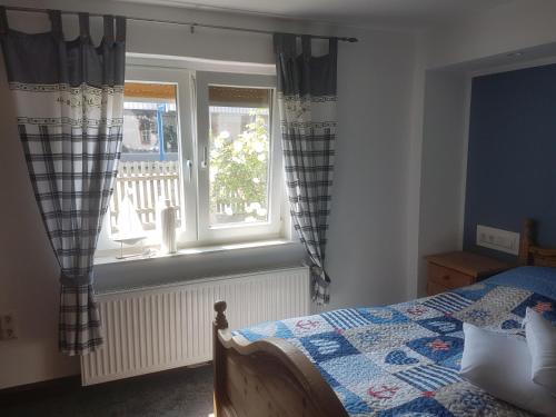 a bedroom with a bed and a window at Ferienwohnung Sander in Wendershausen