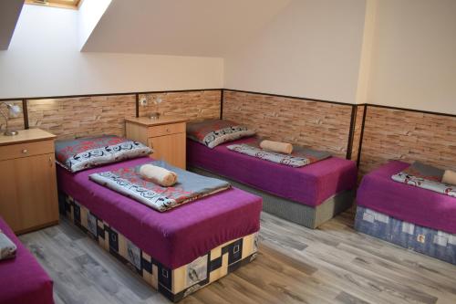 En eller flere senge i et værelse på Ubytování u Šveců