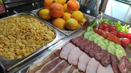 Makanan di atau berdekatan hotel
