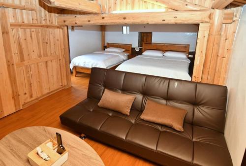 a living room with a couch and two beds at 芹壁德順號民宿Chinbe D S House B&B in Beigan