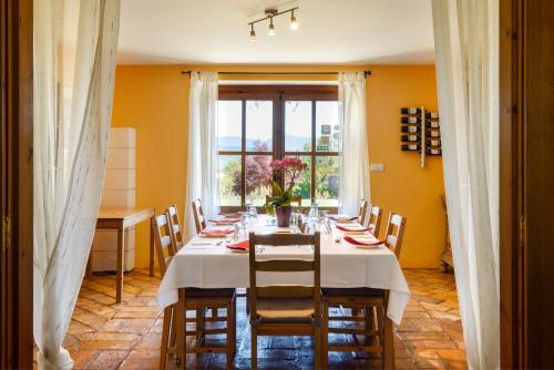 a dining room with a table and chairs and a window at Casa Sarasa in Berdún