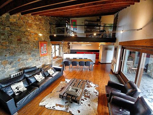 a living room with a couch and a table at CasaCampelles I - Vall de Núria - Ripollès in Campelles