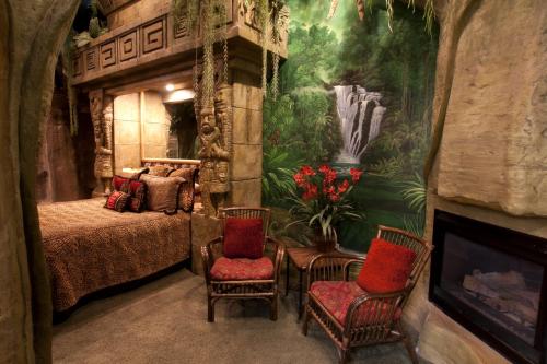 Atpūtas zona naktsmītnē Black Swan Inn Luxurious Theme Rooms