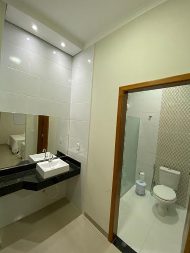 Ένα μπάνιο στο NOROESTE Comfort Hotel
