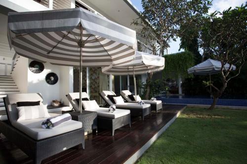 CassaMia Bali - Spacious Luxury 5 Bedroom Villaにある庭