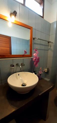 Ένα μπάνιο στο The point surfcamp Bali