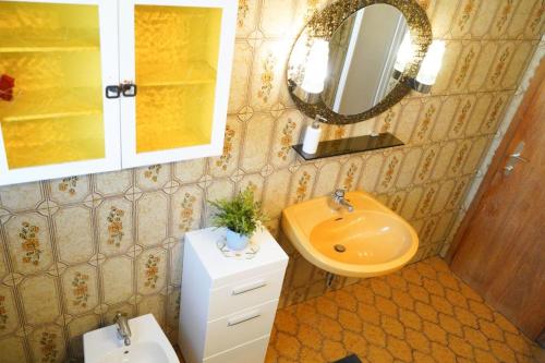 a bathroom with a sink and a mirror at Ferienwohnung Heimberger in Purgstall