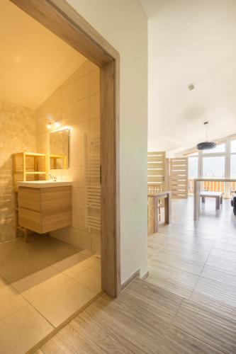 Katil atau katil-katil dalam bilik di Praga Apartments & Restaurant Zell am See-Kaprun