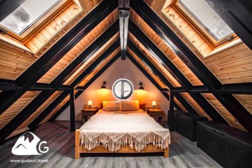 Un pat sau paturi într-o cameră la New Gudauri Suites by Gudauri Travel