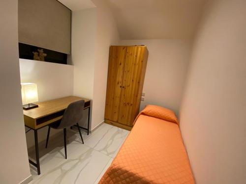Cosy private townhouse in heart of Sengleaにあるベッド