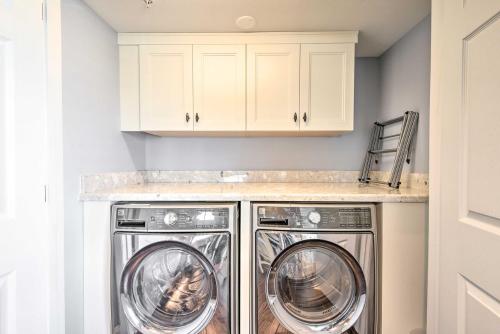 Imagen de la galería de Luxe Oceanfront Condo with Pool, Beach Access and Gear, en Ormond Beach