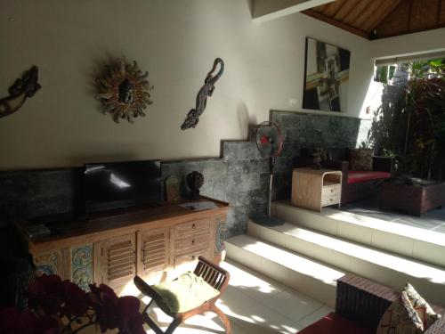 Μια τηλεόραση ή/και κέντρο ψυχαγωγίας στο Villa Esa Ubud