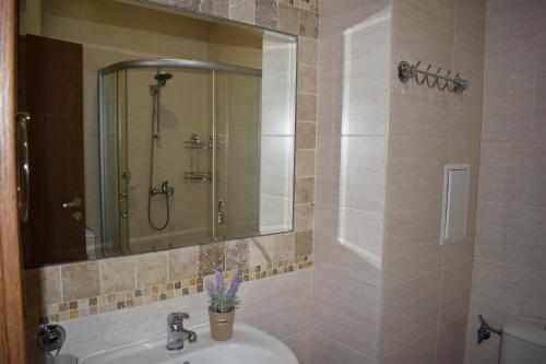 Et badeværelse på Cascadas Ravda - Gorgeous 2 bedrooms family apartment