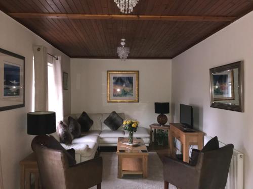 TV a/nebo společenská místnost v ubytování Kilchurn Suites