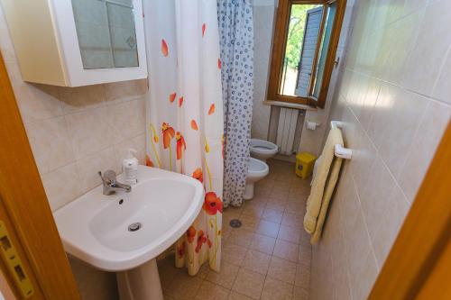 Bilik mandi di Agriturismo Ferri
