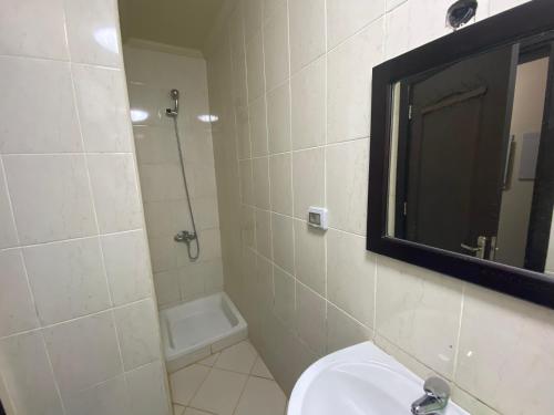 A bathroom at Porto South Beach Royal Sea view families صف اول بحر مباشر