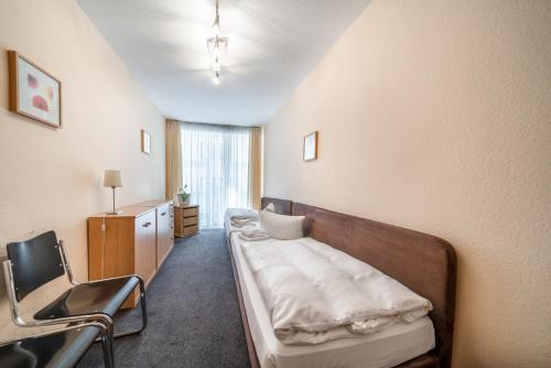a hospital room with a bed and a chair at Aparthotel Münzgasse An der Frauenkirche in Dresden