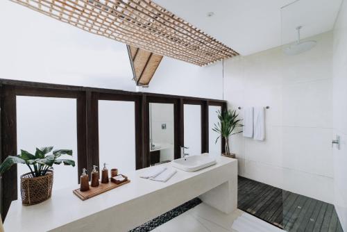 a bathroom with a sink and a mirror at LeBAOH VILLA - Lembongan island in Nusa Lembongan