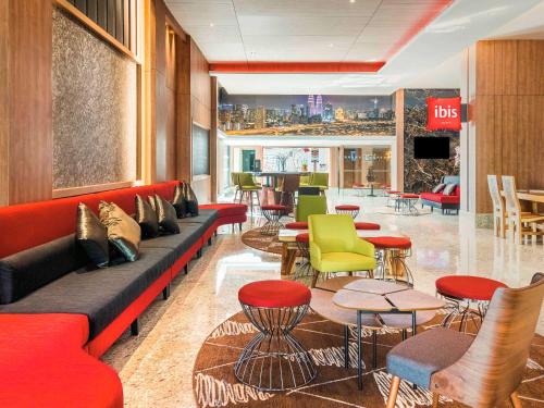 ibis Kuala Lumpur City Centre tesisinde lounge veya bar alanı