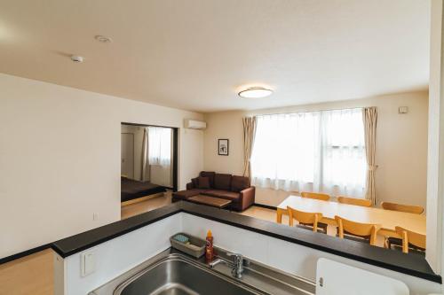 Kuchyň nebo kuchyňský kout v ubytování STAY IN ASAHIBASHI Asahikawa