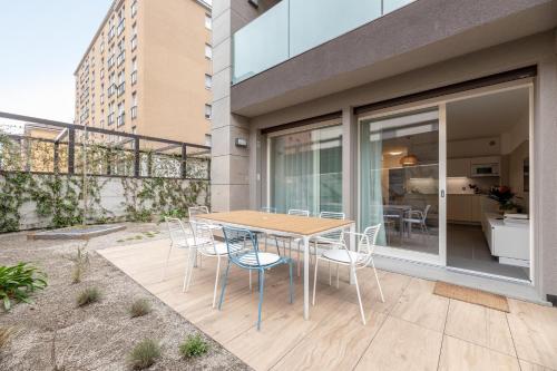 a patio with a table and chairs on a balcony at Il Garovaglio in Como
