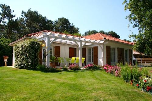 Photo de la galerie de l'établissement Wonderfully landscaped garden and nice house, à Lacanau