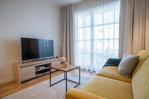 TV a/nebo společenská místnost v ubytování Dream Stay - Exclusive Apartment with Balcony by Seaside