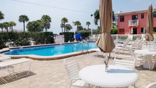 Piscina en o cerca de Gulf Winds Resort by Travel Resort Services