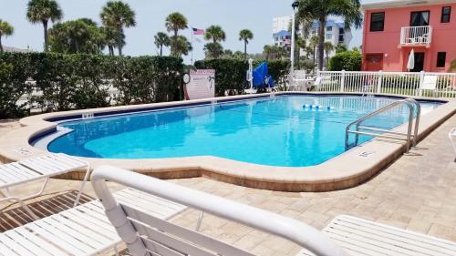 Majoituspaikassa Gulf Winds Resort by Travel Resort Services tai sen lähellä sijaitseva uima-allas