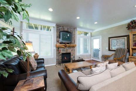 3 Bedroom Huntsville, Utah Lodging Option - Sleeps 12 People LS 23