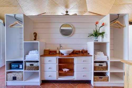 een badkamer met witte kasten en een wastafel bij Royal Belize in Dangriga