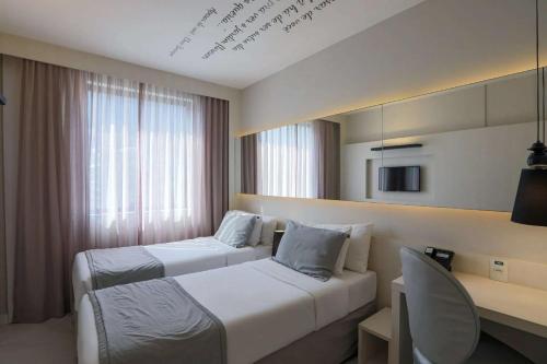 Säng eller sängar i ett rum på Nobile Hotel Copacabana Design