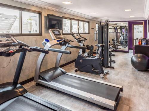 a gym with two tread machines and a treadmill at Mercure Sao Paulo Alamedas in Sao Paulo