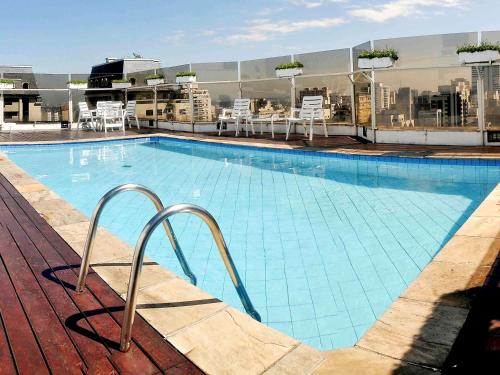a large swimming pool on top of a building at Mercure Sao Paulo Alamedas in Sao Paulo