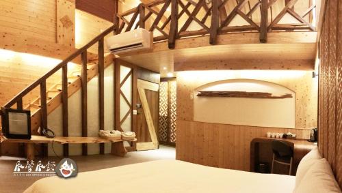 a bedroom with a staircase and a bed in a room at 沐馨溫泉民宿 in Jiaoxi