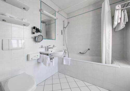 Koupelna v ubytování Grand Hotel et Centre Thermal d'Yverdon-les-Bains