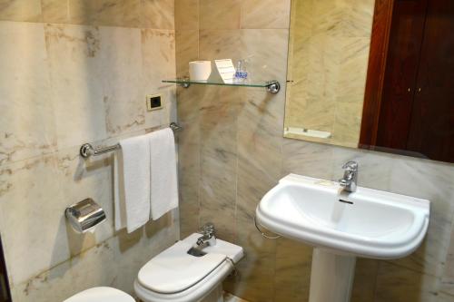 Ένα μπάνιο στο Hotel Alda El Suizo