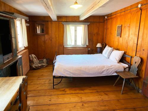 a bedroom with a bed in a wooden room at Dom Tkacza in Pieszyce