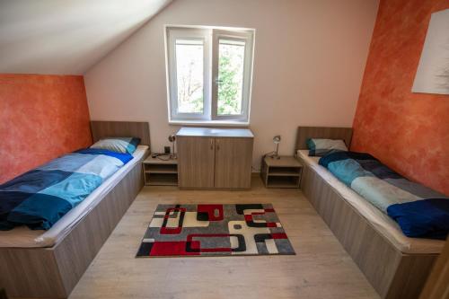 Postel nebo postele na pokoji v ubytování Apartmány pod Jeřábem, Šanov 67, Červená Voda