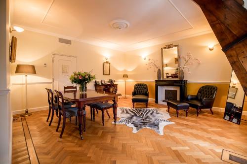 a dining room with a table and chairs and a fireplace at Kasteel de Wittenburg in Wassenaar