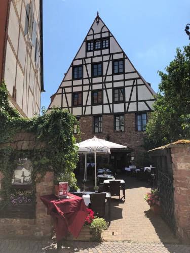 a building with a table and chairs in front of it at Hotel Weingärtner in Mannheim