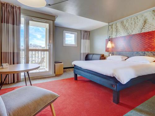 Ένα ή περισσότερα κρεβάτια σε δωμάτιο στο ibis Deauville Centre